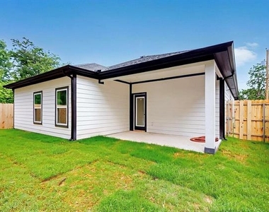 415 Martin Luther King Jr Street - Photo Thumbnail 35