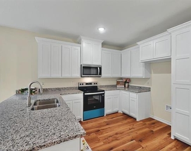 415 Martin Luther King Jr Street - Photo Thumbnail 11