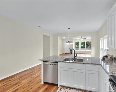415 Martin Luther King Jr Street - Photo Thumbnail 8