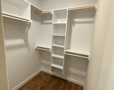 420 E Shepherd Street - Photo Thumbnail 11