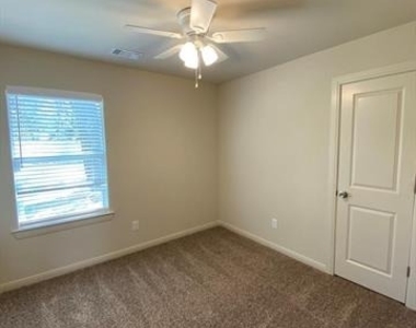420 E Shepherd Street - Photo Thumbnail 5