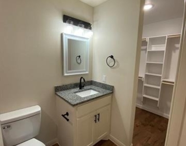 420 E Shepherd Street - Photo Thumbnail 9