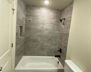 420 E Shepherd Street - Photo Thumbnail 10