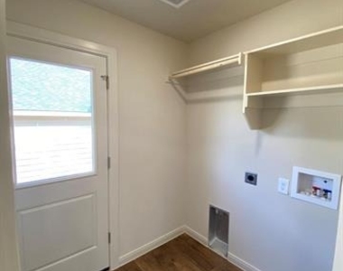 420 E Shepherd Street - Photo Thumbnail 13