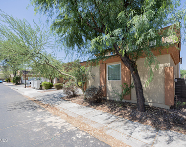 7422 S 27th Way - Photo Thumbnail 2