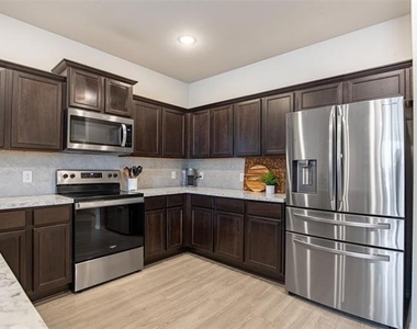 2308 Davenport Drive - Photo Thumbnail 13