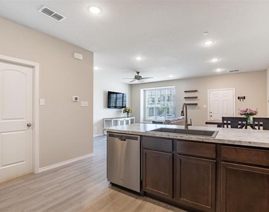 2308 Davenport Drive - Photo Thumbnail 15