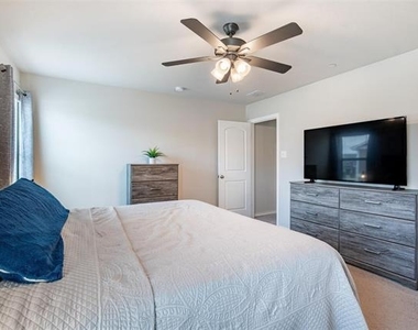 2308 Davenport Drive - Photo Thumbnail 22