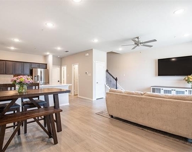 2308 Davenport Drive - Photo Thumbnail 2