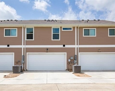 2308 Davenport Drive - Photo Thumbnail 24