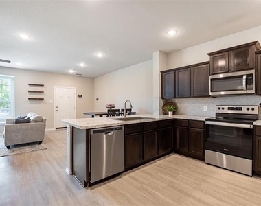 2308 Davenport Drive - Photo Thumbnail 12