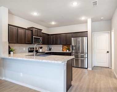 2308 Davenport Drive - Photo Thumbnail 9