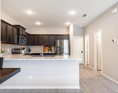 2308 Davenport Drive - Photo Thumbnail 7