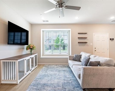 2308 Davenport Drive - Photo Thumbnail 8