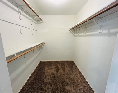 4652 Bracken Drive - Photo Thumbnail 4