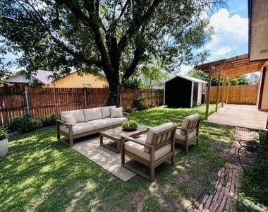 4652 Bracken Drive - Photo Thumbnail 14