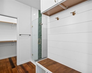 5726 Barkridge Drive - Photo Thumbnail 13