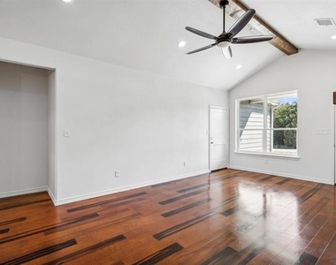 5726 Barkridge Drive - Photo Thumbnail 11