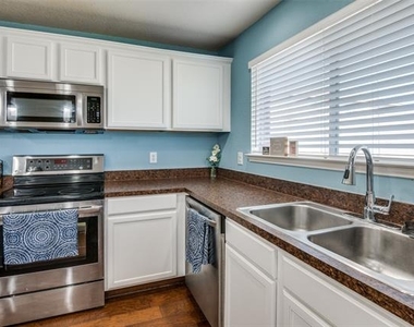728 Falcon Road - Photo Thumbnail 12