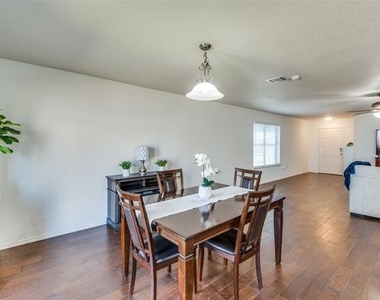 728 Falcon Road - Photo Thumbnail 9