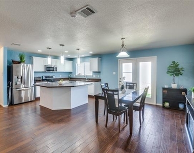 728 Falcon Road - Photo Thumbnail 7