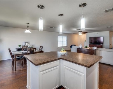 728 Falcon Road - Photo Thumbnail 13