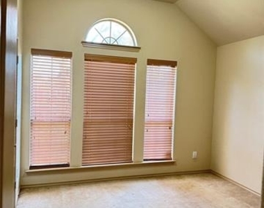 7704 Fallen Antler Place - Photo Thumbnail 10