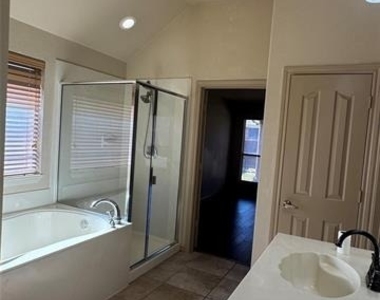 7704 Fallen Antler Place - Photo Thumbnail 23