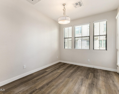 4236 N 27th Street - Photo Thumbnail 5