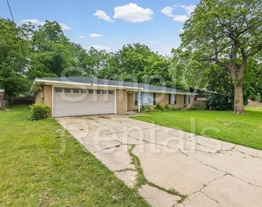 705 Plano Street - Photo Thumbnail 3