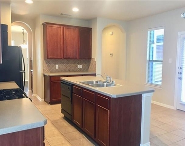 1016 Grey Fox Drive - Photo Thumbnail 5