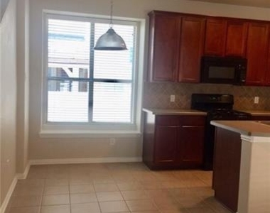 1016 Grey Fox Drive - Photo Thumbnail 9