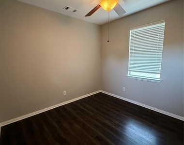 1016 Grey Fox Drive - Photo Thumbnail 29