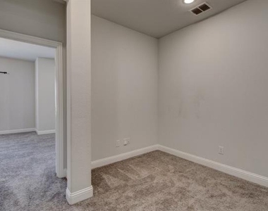 1564 Windermere Way - Photo Thumbnail 35