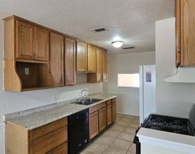 7205 Merry Lane - Photo Thumbnail 5