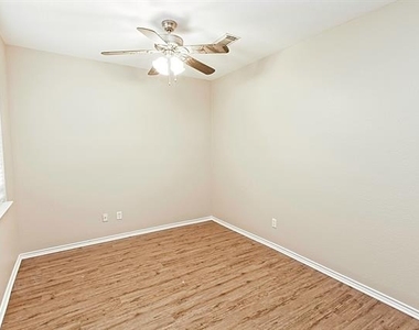 4009 Hidden Meadow Court - Photo Thumbnail 14