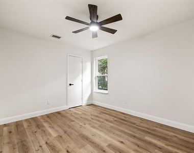 2403 Beverly Hills Lane - Photo Thumbnail 21