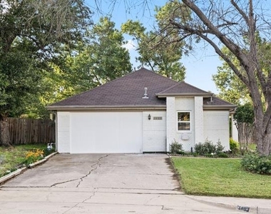 2403 Beverly Hills Lane - Photo Thumbnail 1