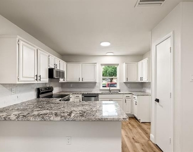 2403 Beverly Hills Lane - Photo Thumbnail 9