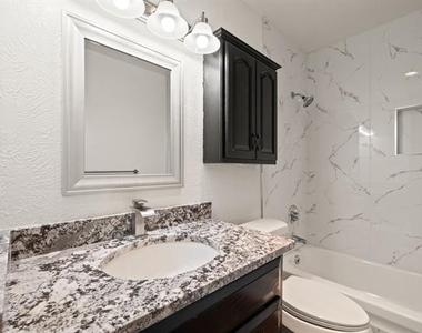2403 Beverly Hills Lane - Photo Thumbnail 20