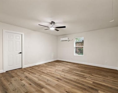 2403 Beverly Hills Lane - Photo Thumbnail 17