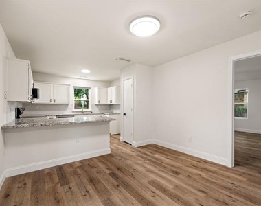 2403 Beverly Hills Lane - Photo Thumbnail 10