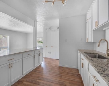 4723 Victor Street - Photo Thumbnail 9