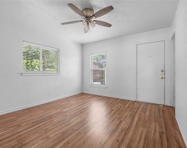 4723 Victor Street - Photo Thumbnail 6