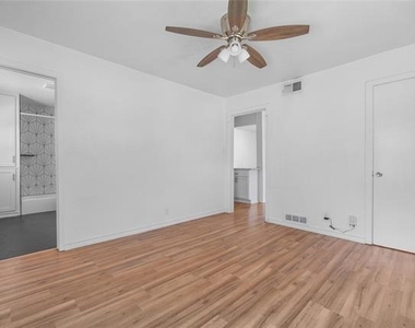 4723 Victor Street - Photo Thumbnail 5
