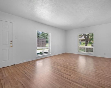 4723 Victor Street - Photo Thumbnail 2