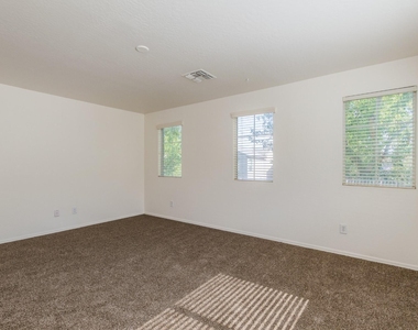 10018 W Winslow Avenue - Photo Thumbnail 10