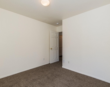 10018 W Winslow Avenue - Photo Thumbnail 11