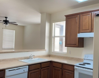 10018 W Winslow Avenue - Photo Thumbnail 4