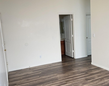 10018 W Winslow Avenue - Photo Thumbnail 5